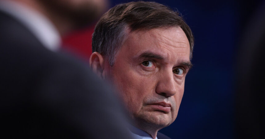 fostul ministru fugar al justitiei din polonia aflat in exil in ungaria a ajuns in sua donald trump i ar fi aprobat personal viza 6a00ec519fae8