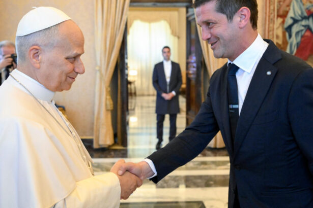 foto cristi chivu si campionii de la inter au fost primiti de papa leon mesajul transmis de suveranul pontif fotbalistilor 69ff3fb1beca1