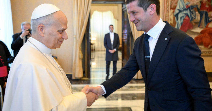 foto cristi chivu si campionii de la inter au fost primiti de papa leon mesajul transmis de suveranul pontif fotbalistilor 69ff3fb1beca1