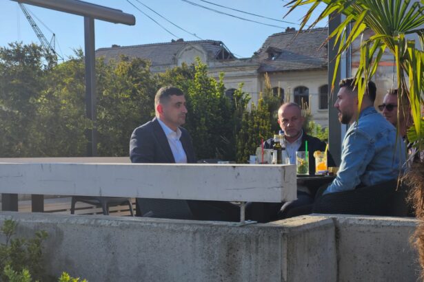 foto document george simion si liderii aur la cernavoda inaintea votului pentru schimbarea lui apostol numele celor 12 consilieri locali care cer schimbarea din functia de viceprimar cu atributii d 6a00ed9f94469