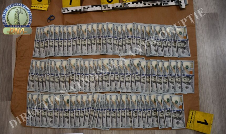 foto doi inspectori vamali din portul constanta retinuti de dna pentru mita procurorii spun ca se cereau bani pentru urgentarea operatiunilor de vamuire 6a05a6ffe0540