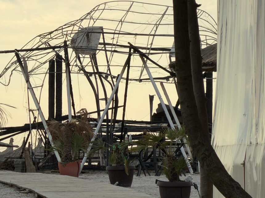 galerie foto video dezastru in mamaia imaginile de dupa incendiul care a mistuit clubul argo 6a0d549cb957b
