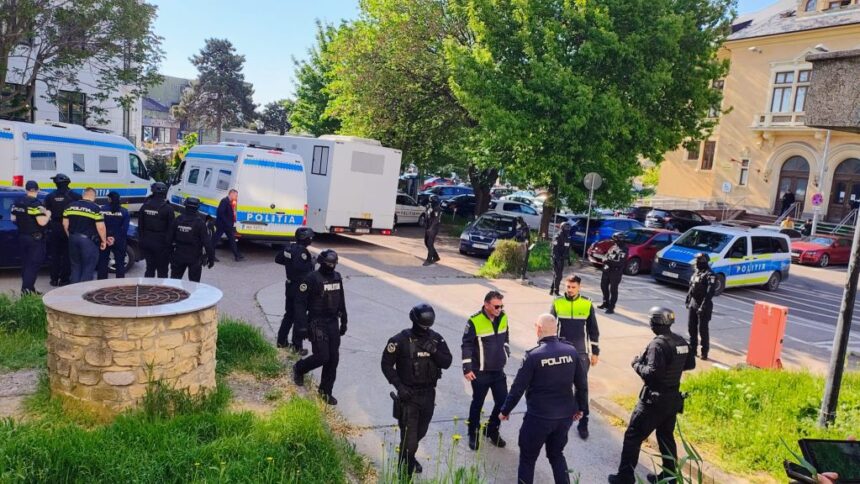 galerie fotovideo mascatii au impanzit palatul de justitie baietii din km 4 5 adusi la instanta 6a0c00c5c4d0f