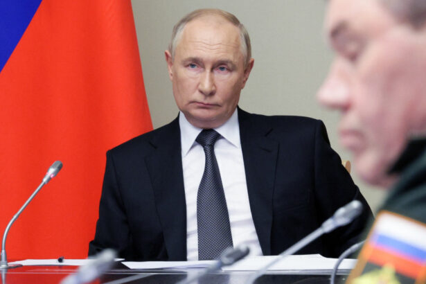 i se spune ca frontul se prabuseste generalii rusi i au promis lui putin ca vor cuceri donbasul pana in toamna 6a045b382ea81