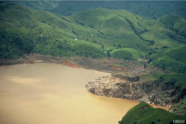 in 1986 1 800 de persoane au murit intr o singura noapte la lacul nyos ce anume a cauzat dezastrul 69fb679b6c535