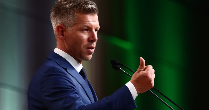 in primul sau discurs in calitate de prim ministru peter magyar i a dat presedintelui ungariei un ultimatum pentru a demisiona 69ff7424a1773