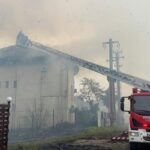 incendiul din murighiol a fost stins au ars acoperisurile mansardele si fatadele a doua pensiuni 69f44d1b898f8