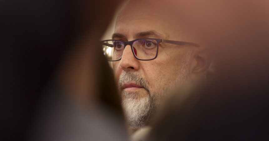 kelemen hunor pnl usr psd s au legat de cate un stalp cum se vor misca de la acel stalp vom vedea ar trebui sa mai cedeze 6a0217a29e978