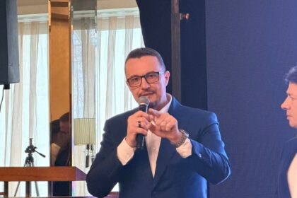 martin psd constanta e viata si dupa bolojan pentru romani una mai buna bolo sa n o uiti pe buzoianu cand pleci femeia a rupt turismul din constanta pe genunchi 69fb0a6dd23f0