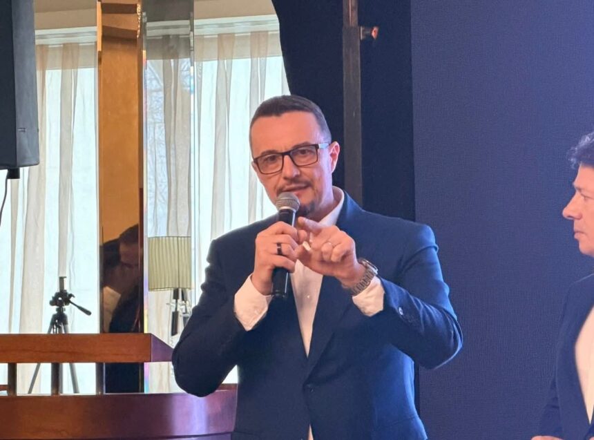 martin psd constanta e viata si dupa bolojan pentru romani una mai buna bolo sa n o uiti pe buzoianu cand pleci femeia a rupt turismul din constanta pe genunchi 69fb0a6dd23f0