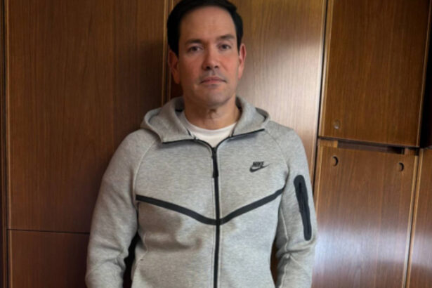 nicolas maduro sursa de inspiratie pentru marco rubio in materie de vestimentatie poarta cu mandrie treningul nike tech venezuela 6a04d2fa83dd4