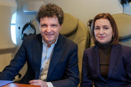 nicusor dan si maia sandu in drum spre armenia la reuniunea cpe de la erevan mesaj din avion 69f733d6c0b05