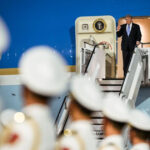 nimic din china nu e permis in avion echipa lui trump a aruncat telefoanele ecusoanele si cadourile primite in vizita la beijing 6a08a0937e29d