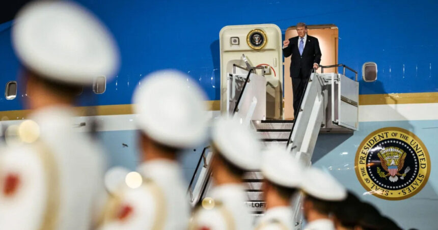 nimic din china nu e permis in avion echipa lui trump a aruncat telefoanele ecusoanele si cadourile primite in vizita la beijing 6a08a0937e29d