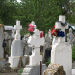 o batrana din ploiesti a ramas fara 70 000 de lei dupa ce doi barbati s au dat drept inspectori de cimitir si au santajat o 69f5d7b5b8b75