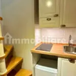 o garsoniera de 10 mp cu scara interioara se vinde cu 115 000 de euro intr un oras din italia un mini apartament incantator 69f77287caf40