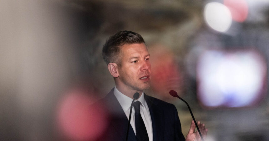 peter magyar a ales polonia pentru prima sa vizita externa in calitate de premier la ungariei merge cu trenul pana la varsovia 6a0c21578442c