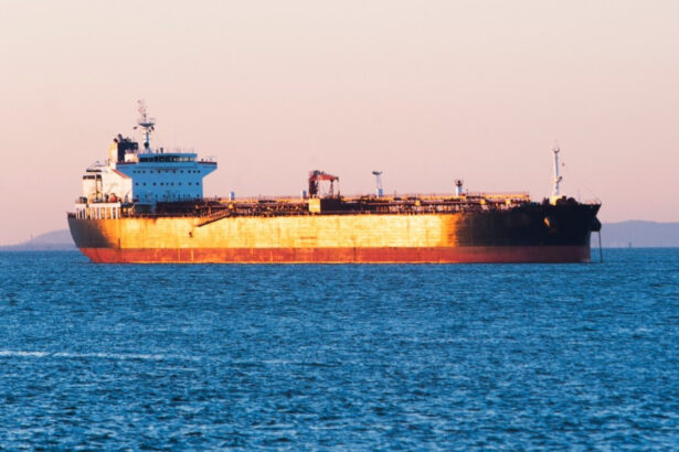 petrolier deturnat de oameni inarmati in largul yemenului armatorul cauta o ruta alternativa din cauza blocarii stramtorii ormuz 69f644307c217