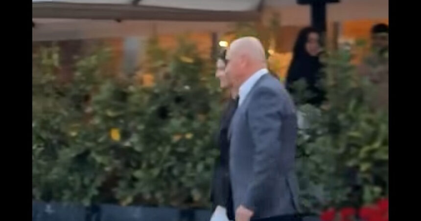 premierul ilie bolojan aplaudat in cetatea oradea la iesirea dintr un restaurant 6a00b8170ee9d