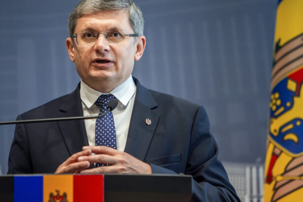 presedintele parlamentului republicii moldova igor grosu primit de nicusor dan marti la cotroceni 6a0210d3702c0