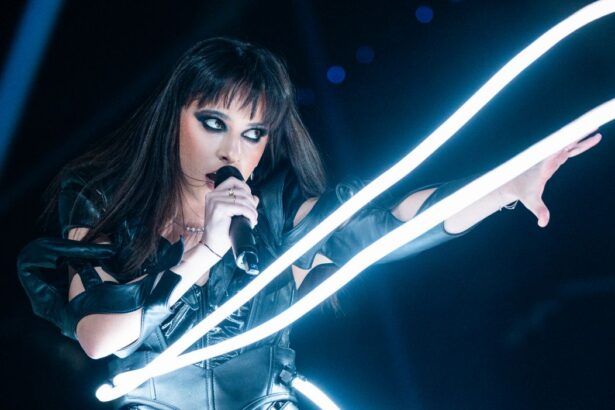 primele imagini cu show ul pe care alexandra capitanescu il pregateste pentru semifinala eurovision song contest 2026 cum a aparut pe scena din viena 69f9b2e6d0581