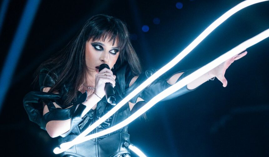 primele imagini cu show ul pe care alexandra capitanescu il pregateste pentru semifinala eurovision song contest 2026 cum a aparut pe scena din viena 69f9b2e6d0581