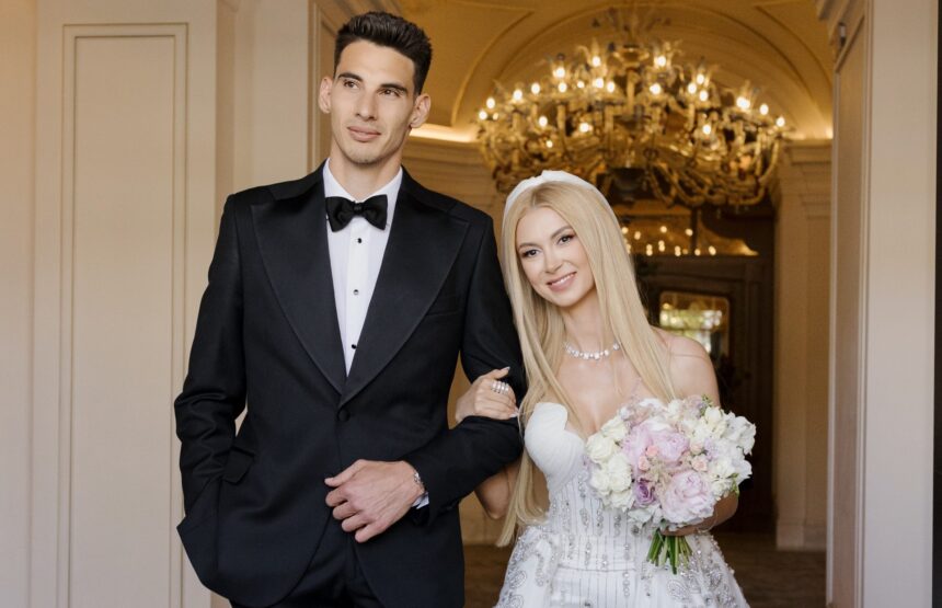 rochia de mireasa purtata de andreea balan la valsul mirilor artista si victor cornea au facut spectacol in fata invitatilor 6a00d6ffa0a5d