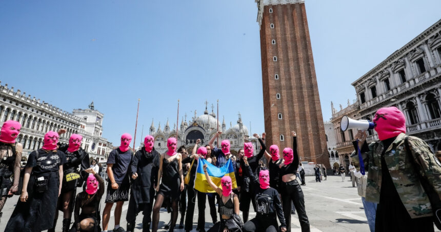 rusia a declarat o trupa punk extremista si terorista motivele din spatele deciziei moscovei 6a073da56145b