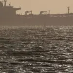 sua au imobilizat doua petroliere care incercau sa intre intr un port iranian un avion a tras in cosurile lor de fum 69fe1f44ee671