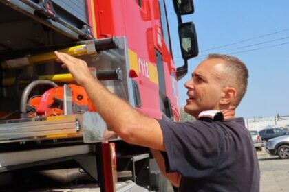 subsol inundat cu fum pe strada soveja din constanta 26 de persoane au fost evacuate din imobil 69f9abb8acb5f