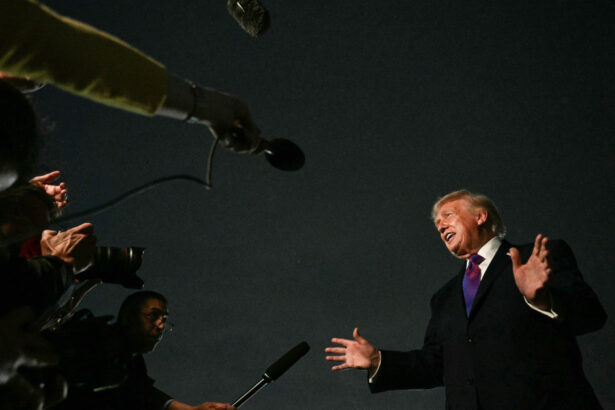 trump ameninta din nou ca sterge iranul de pe suprafata pamantului si spune ca armata sua a distrus sapte ambarcatiuni iraniene 69f8e75f197d5