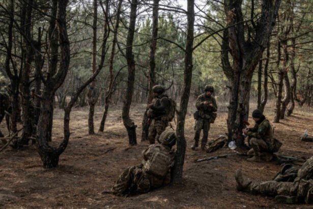 un soldat ucrainean a ajuns din greseala intr o transee inamica a supravietuit doua saptamani si s a intors cu un prizonier rus 69f825d4009e0
