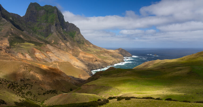 vanatoare de comori pe insula robinson crusoe in chile miza un tezaur estimat la 40 de miliarde de dolari 6a00e1c3cc009