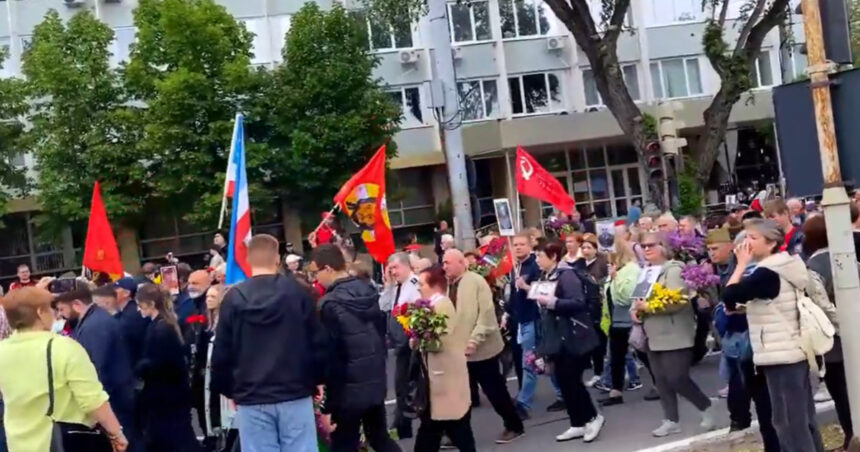 video 9 mai la chisinau mars al prorusilor cu simboluri interzise si muzica sovietica in timp ce guvernul sarbatoreste ziua europei 69ff1fe9dafa5