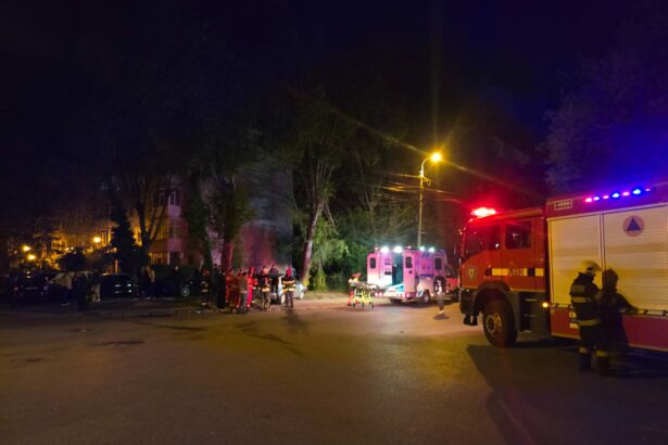 video accident cu trei masini implicate unul dintre soferi a lovit un paramedic 69f5248c376bb