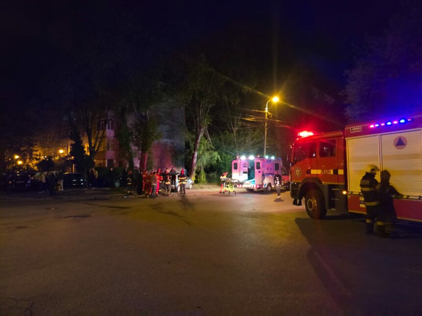 video accident cu trei masini implicate unul dintre soferi a lovit un paramedic 69f5248c376bb