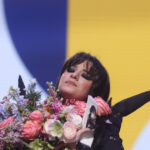 video alexandra capitanescu primele declaratii la intoarcerea acasa artista a fost intampinata cu aplauze la aeroport 6a09dd5983f0e