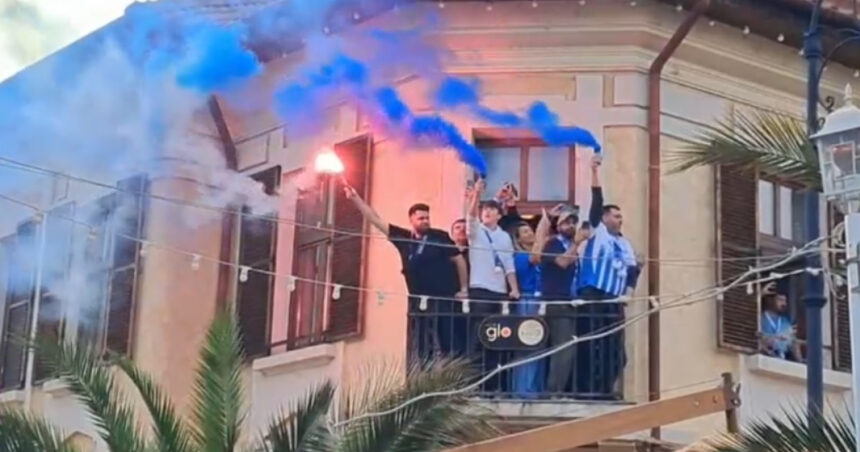 video atmosfera incendiara la craiova inaintea finalei de campionat mii de suporteri au blocat centrul orasului 6a09fcd1b6c03