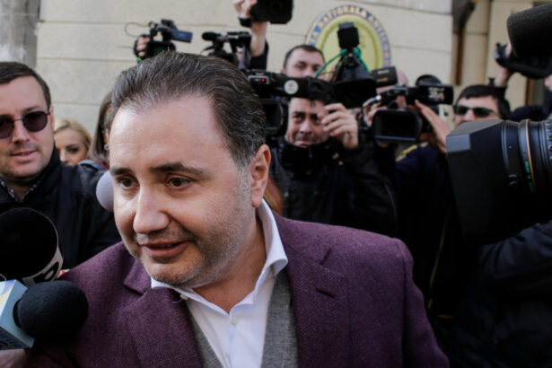 video cristian rizea fost deputat condamnat pentru coruptie a facut scandal la discursul maiei sandu din pe a fost dat afara din plen 6a0c79405d812