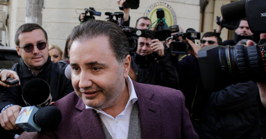 video cristian rizea fost deputat condamnat pentru coruptie a facut scandal la discursul maiei sandu din pe a fost dat afara din plen 6a0c79405d812