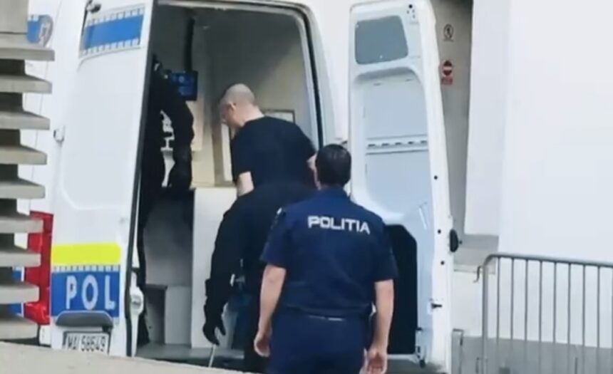 video cu cei doi procurori constanteni dupa ce au fost arestati 6a073bc05703c