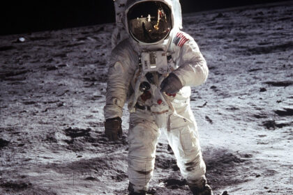 video dosarele ozn astronautii americani dezvaluie ce fenomene neobisnuite au observat in timpul misiunilor pe luna 69fed973a6ded