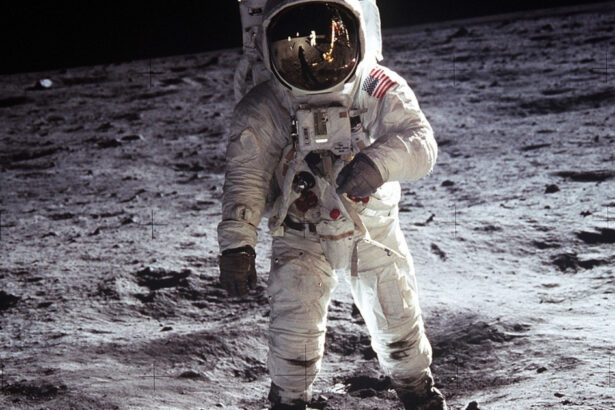 video dosarele ozn astronautii americani dezvaluie ce fenomene neobisnuite au observat in timpul misiunilor pe luna 69fed973a6ded