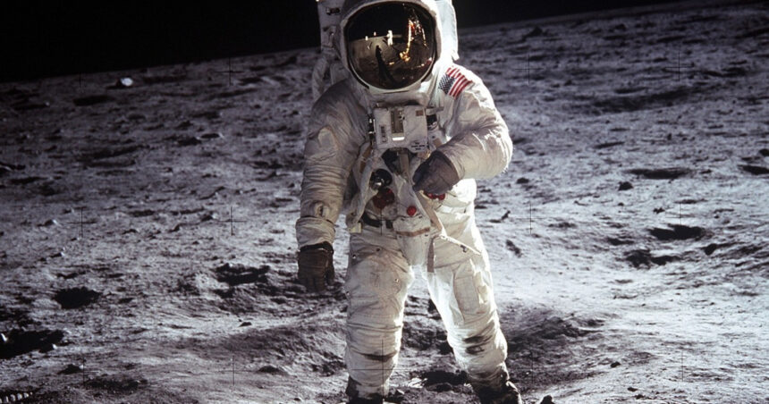 video dosarele ozn astronautii americani dezvaluie ce fenomene neobisnuite au observat in timpul misiunilor pe luna 69fed973a6ded