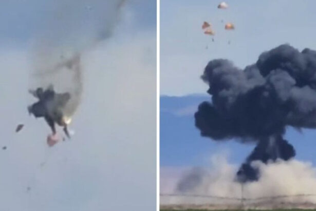 video doua avioane de vanatoare s au ciocnit in zbor la un show aviatic in statul american idaho 6a0aa1dc90022