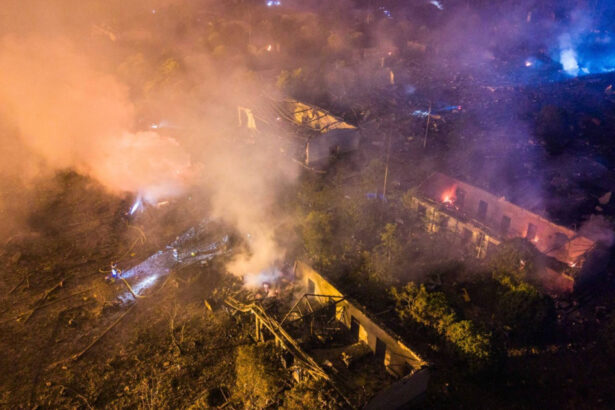video explozie la o fabrica de artificii din china 21 de morti si 61 de raniti geamurile de la ferestrele caselor noastre s au spart 69f9905cc15b0