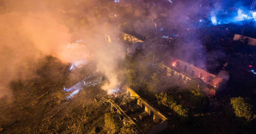video explozie la o fabrica de artificii din china 21 de morti si 61 de raniti geamurile de la ferestrele caselor noastre s au spart 69f9905cc15b0