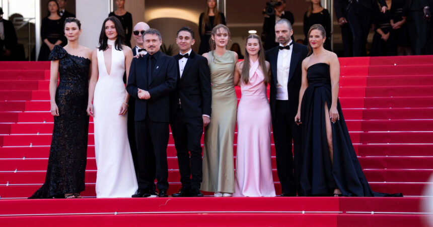 video filmul fjord al lui cristian mungiu cu sebastian stan in distributie ovationat timp de 12 minute la cannes 6a0c1a077a26d