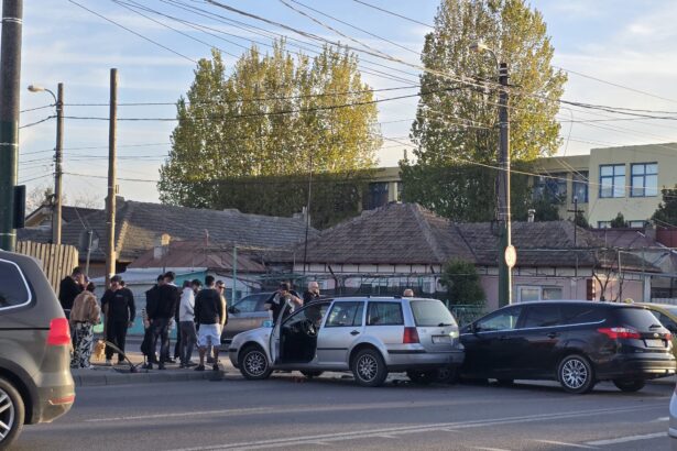 video foto accident rutier intre doua masini pe i c bratianu o persoana a fost ranita 69f8cde9b067b
