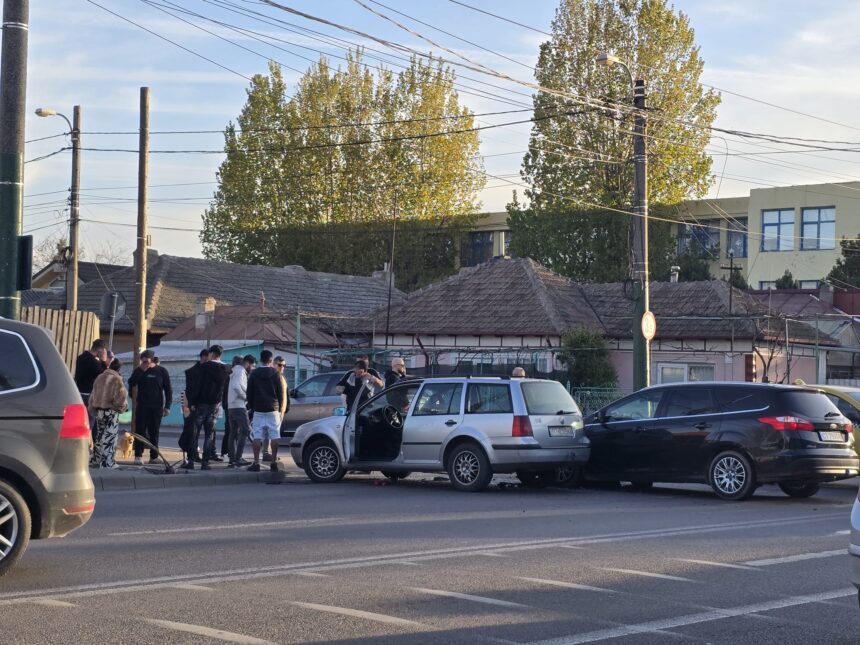 video foto accident rutier intre doua masini pe i c bratianu o persoana a fost ranita 69f8cde9b067b